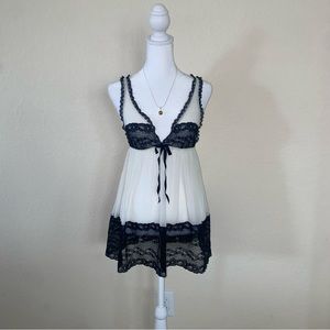 Vintage y2k Victoria’s Secret Lace Babydoll Whimsygoth Coquette Slip. Size Small